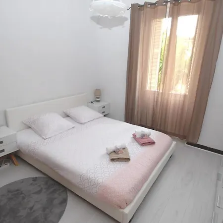 Apartment **** Sea 1 A 8 Personnes 80m2 A 120m De La ****