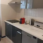 **** Sea 1 A 8 Personnes 80m2 A 120m De La **** Διαμέρισμα