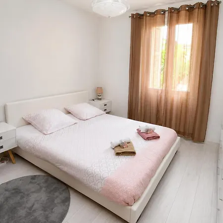 **** Sea 1 A 8 Personnes 80m2 A 120m De La **** Appartement *