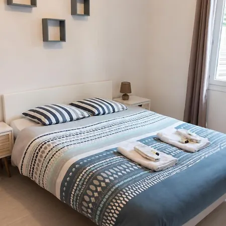 Appartement **** Sea 1 A 8 Personnes 80m2 A 120m De La **** *