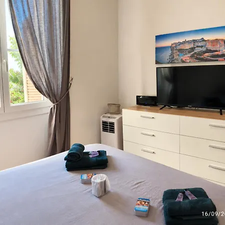 Appartement **** Sea 1 A 8 Personnes 80m2 A 120m De La **** Ajaccio (Corsica)