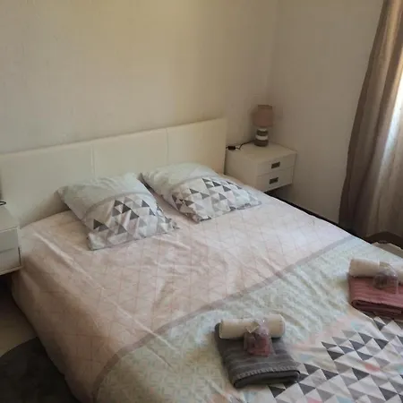 **** Sea 1 A 8 Personnes 80m2 A 120m De La ****